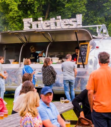 Friet-foodtruck-op-het-terrein- Home 11