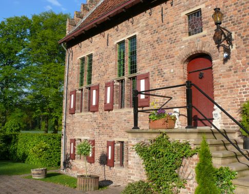 Home 3 {{brizy_dc_image_alt imageSrc=